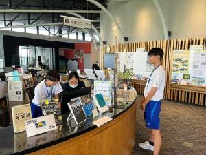 図書受付業務体験画像2
