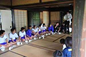 食事をしながら町長、副町長、教育長と懇談1