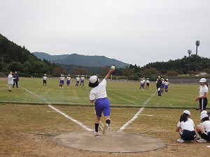 ソフトボール投げ