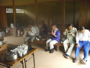 復元台所での昼食