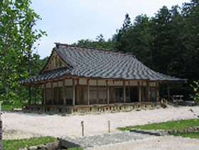 万徳院跡歴史公園・ガイダンス施設