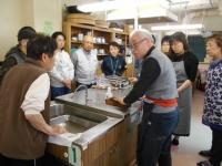 講師が質問に答えています